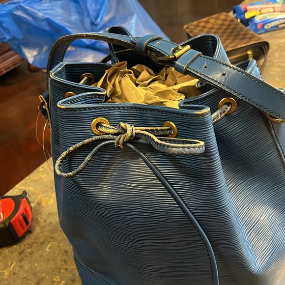 Louis Vuitton blue Epi Noe - Picture 3 of 17